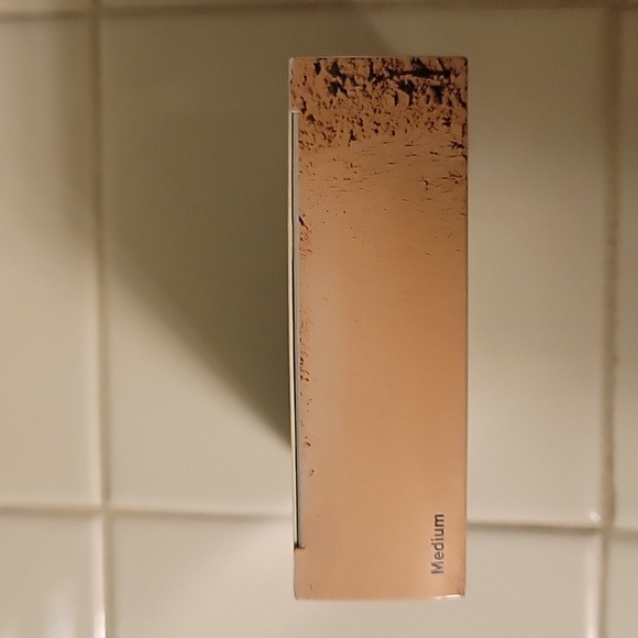 it Cosmetics Celebration Foundation - Picture 2 of 6